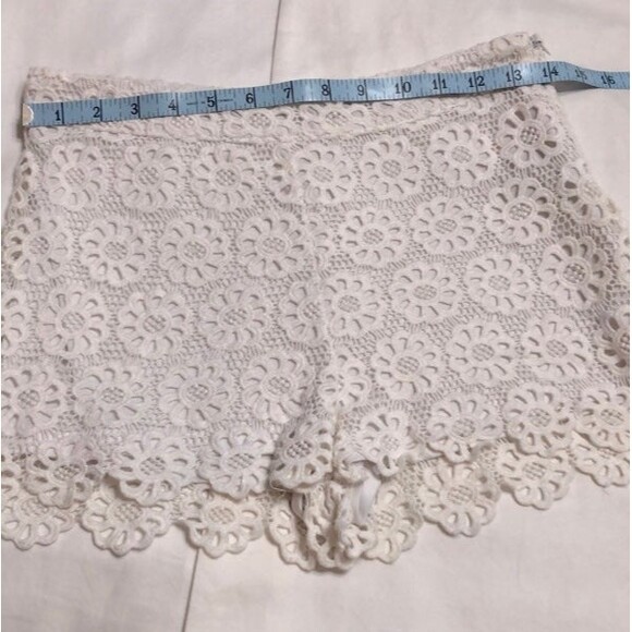 Forever21 Womens High Waist Shorts White Floral Crochet Size Small - Picture 3 of 4